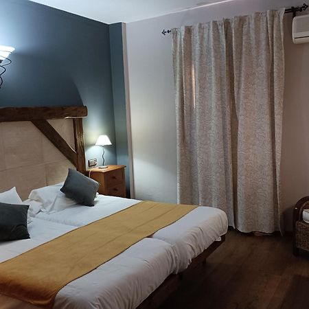 Hotel Rural Los Tadeos Захара де ла Сиера Екстериор снимка