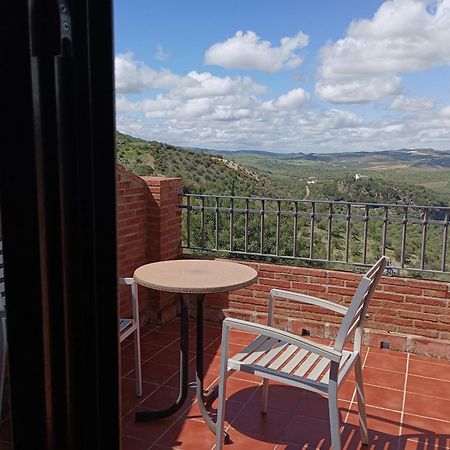 Hotel Rural Los Tadeos Захара де ла Сиера Екстериор снимка