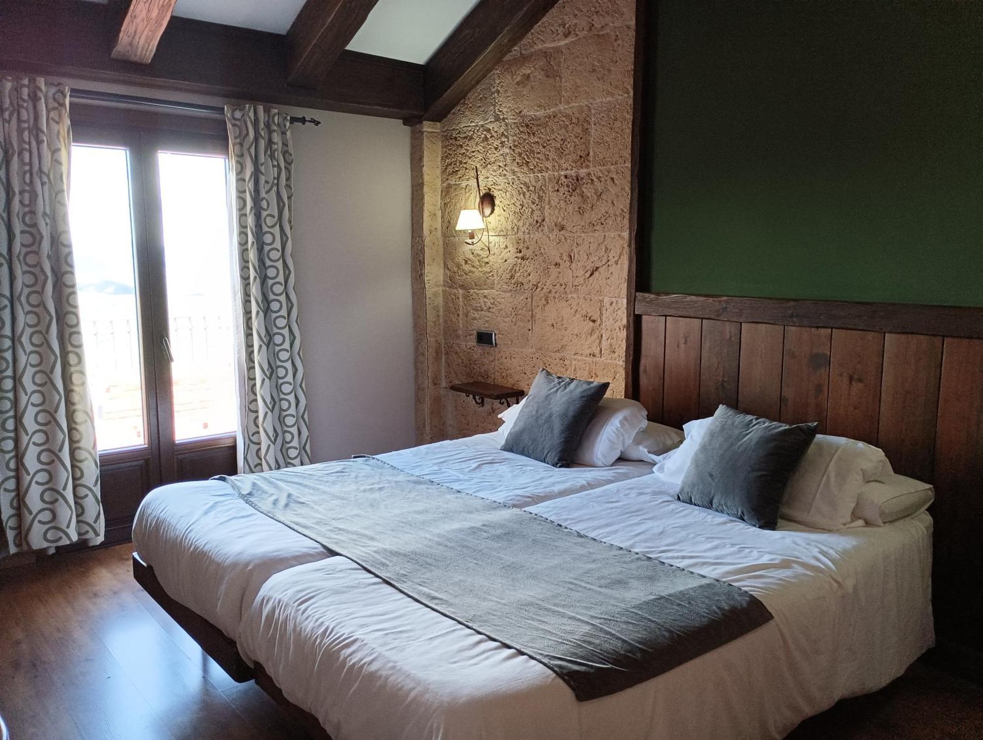 Hotel Rural Los Tadeos Захара де ла Сиера Екстериор снимка